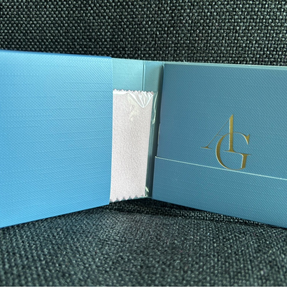 Ariel Gordon mini-helium 14K gold initial charm - Picture 7 of 7